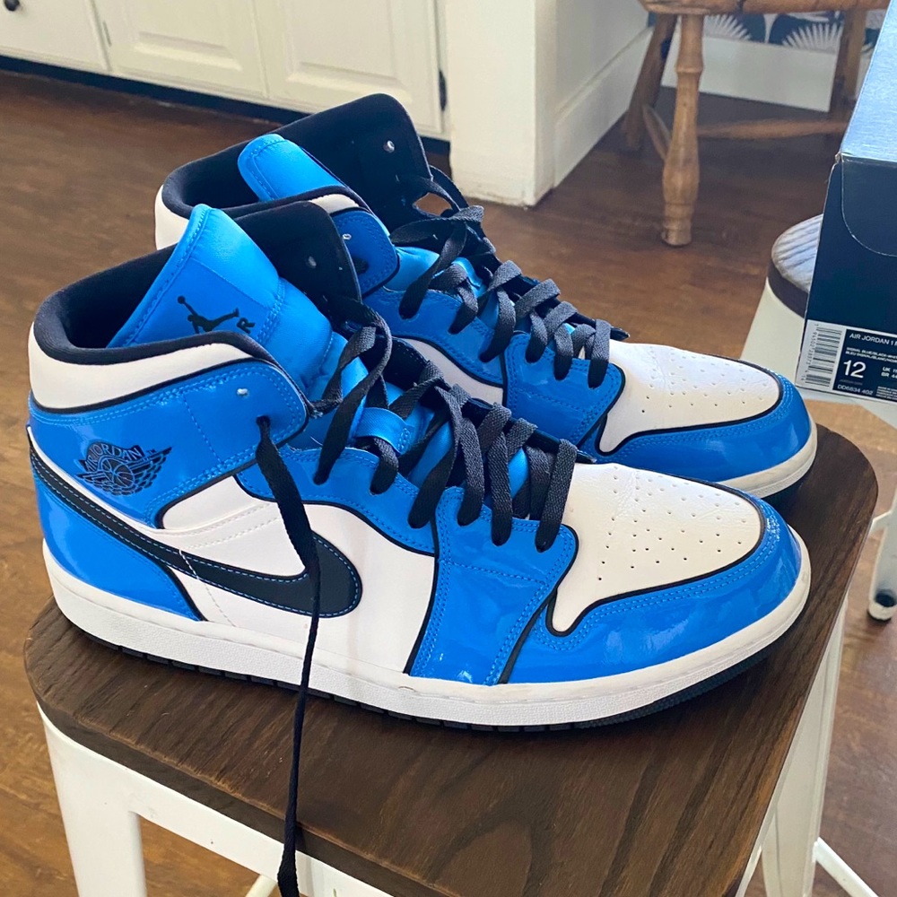 Air Jordan 1 mid SE, Signal Blue/Black-White